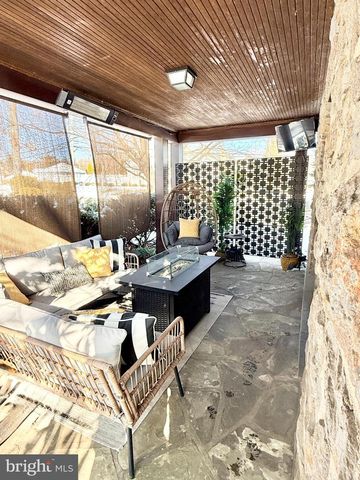 40 W 2ND ST, Boyertown, PA 19512