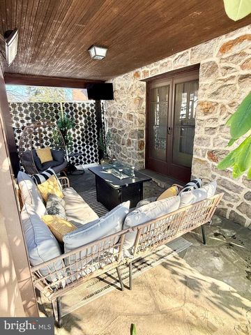 40 W 2ND ST, Boyertown, PA 19512