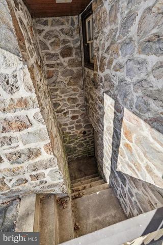 40 W 2ND ST, Boyertown, PA 19512