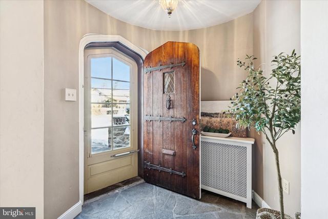 40 W 2ND ST, Boyertown, PA 19512