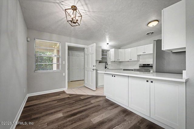 7010 ARQUES Road, Jacksonville, FL 32205