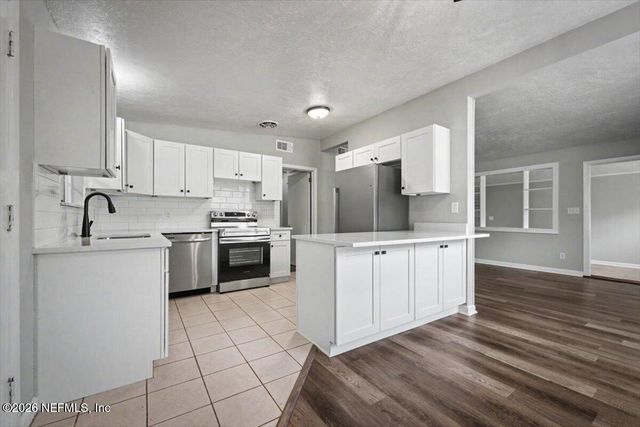 7010 ARQUES Road, Jacksonville, FL 32205