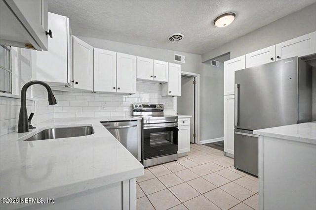 7010 ARQUES Road, Jacksonville, FL 32205