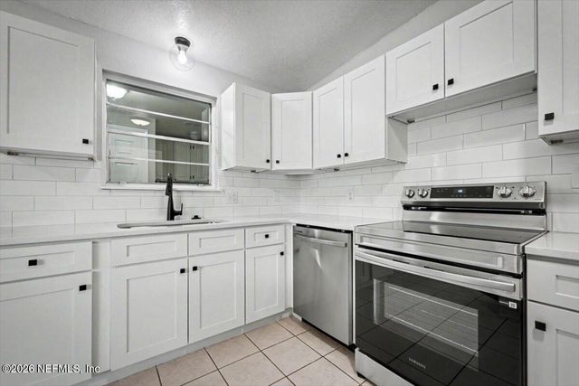 7010 ARQUES Road, Jacksonville, FL 32205