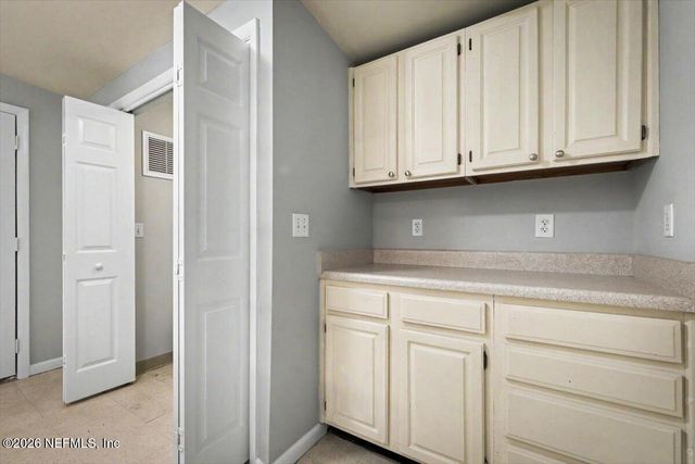 7010 ARQUES Road, Jacksonville, FL 32205