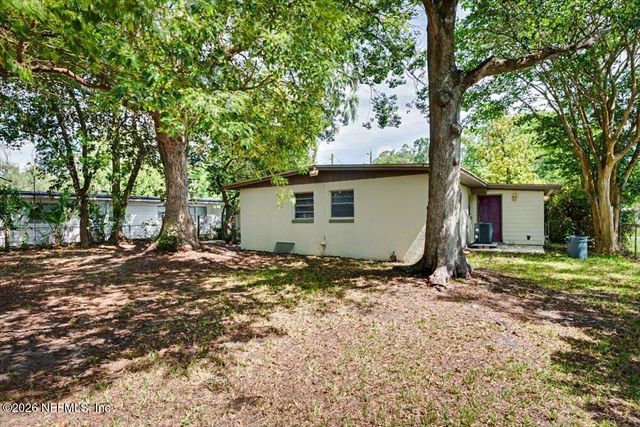 7010 ARQUES Road, Jacksonville, FL 32205