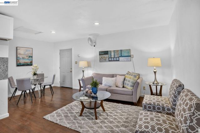 249 Makin Rd, Oakland, CA 94603
