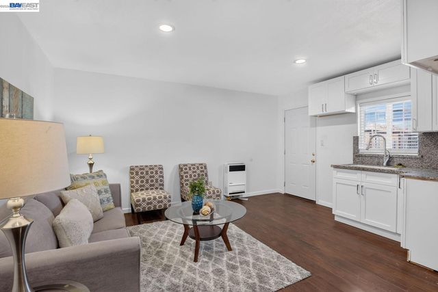 249 Makin Rd, Oakland, CA 94603