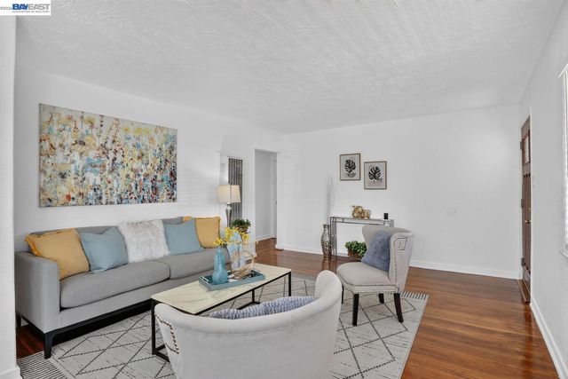 249 Makin Rd, Oakland, CA 94603
