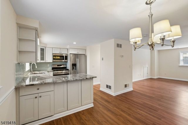 1 Lyons Pl, Morristown Town, NJ 07960