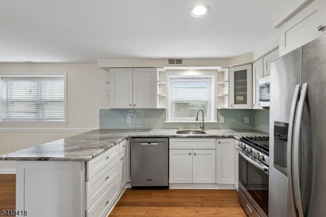 1 Lyons Pl, Morristown Town, NJ 07960