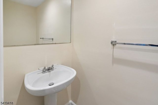 1 Lyons Pl, Morristown Town, NJ 07960