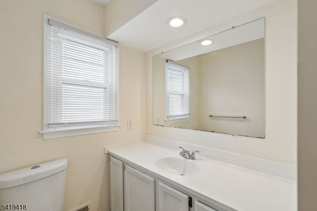 1 Lyons Pl, Morristown Town, NJ 07960