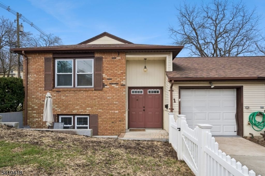 1 Lyons Pl, Morristown Town, NJ 07960