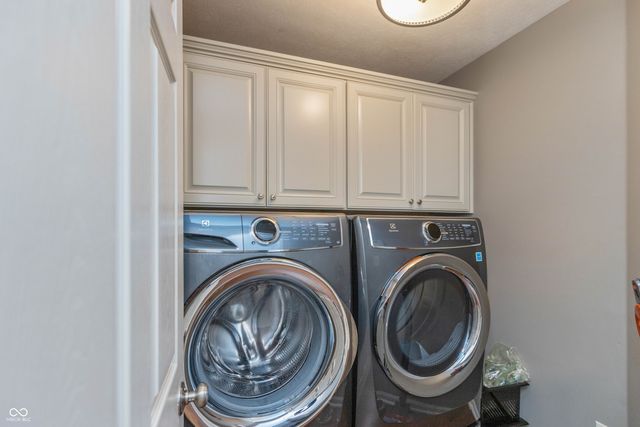 9509 Summer Ridge Place, Indianapolis, IN 46260