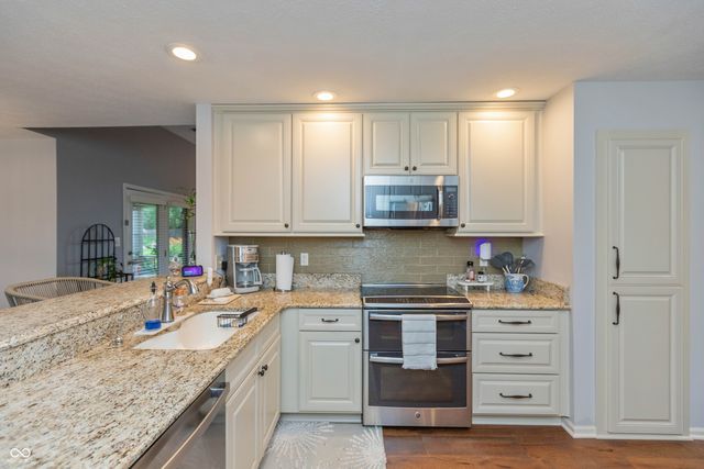 9509 Summer Ridge Place, Indianapolis, IN 46260