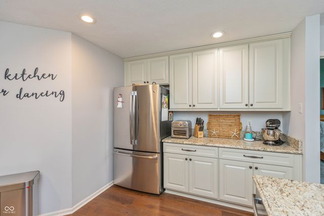 9509 Summer Ridge Place, Indianapolis, IN 46260