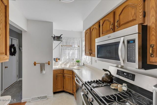 7048 Suzanne Lane, Guilderland, NY 12303