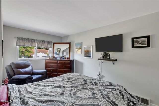 7048 Suzanne Lane, Guilderland, NY 12303