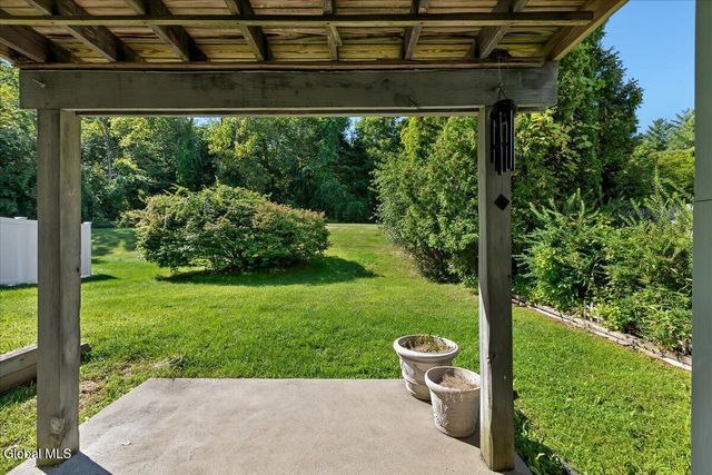 7048 Suzanne Lane, Guilderland, NY 12303