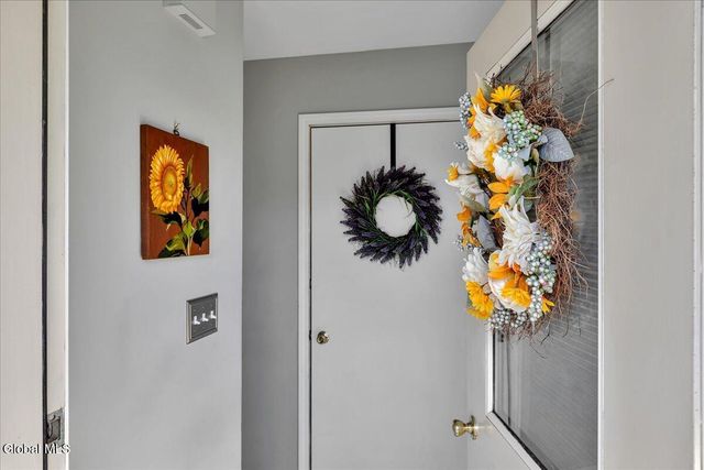 7048 Suzanne Lane, Guilderland, NY 12303