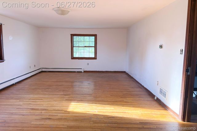 16650 Walcliff Drive, Clinton Charter Township, MI 48035