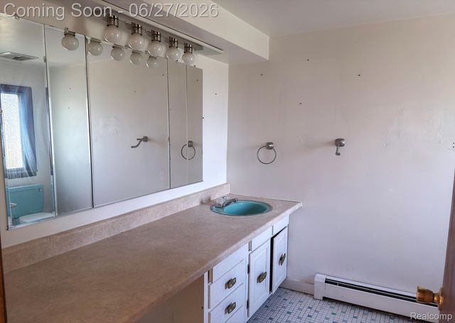 16650 Walcliff Drive, Clinton Charter Township, MI 48035
