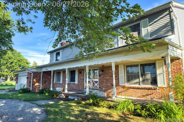 16650 Walcliff Drive, Clinton Charter Township, MI 48035