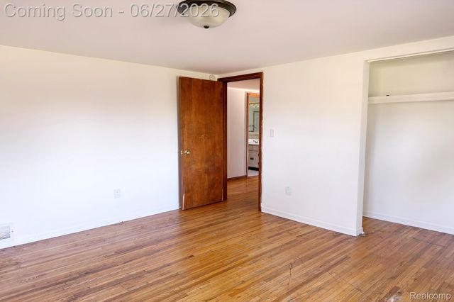 16650 Walcliff Drive, Clinton Charter Township, MI 48035