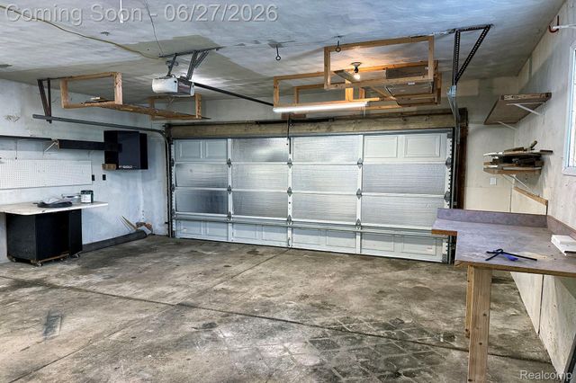 16650 Walcliff Drive, Clinton Charter Township, MI 48035