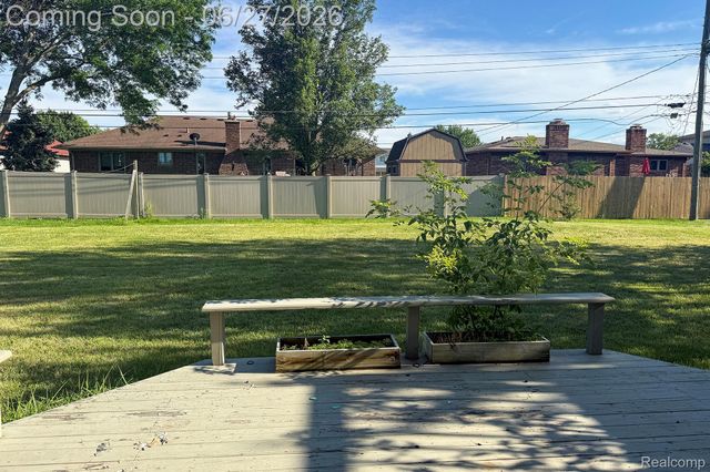 16650 Walcliff Drive, Clinton Charter Township, MI 48035