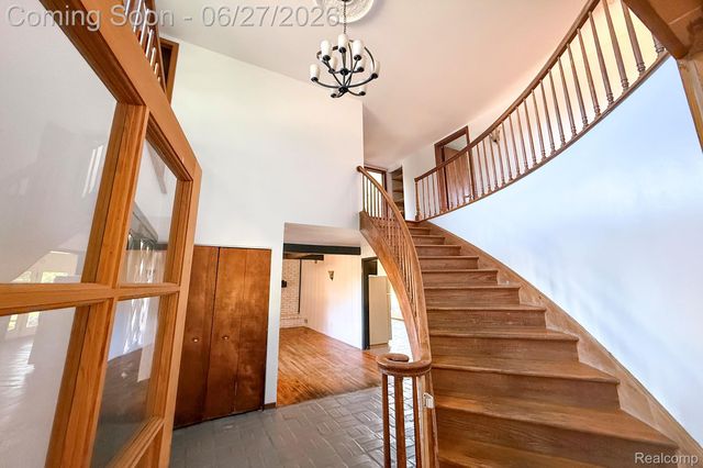 16650 Walcliff Drive, Clinton Charter Township, MI 48035