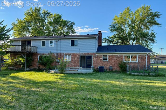 16650 Walcliff Drive, Clinton Charter Township, MI 48035