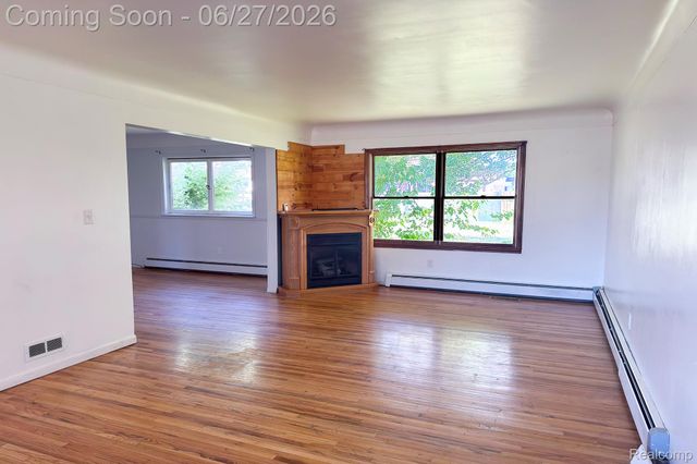 16650 Walcliff Drive, Clinton Charter Township, MI 48035