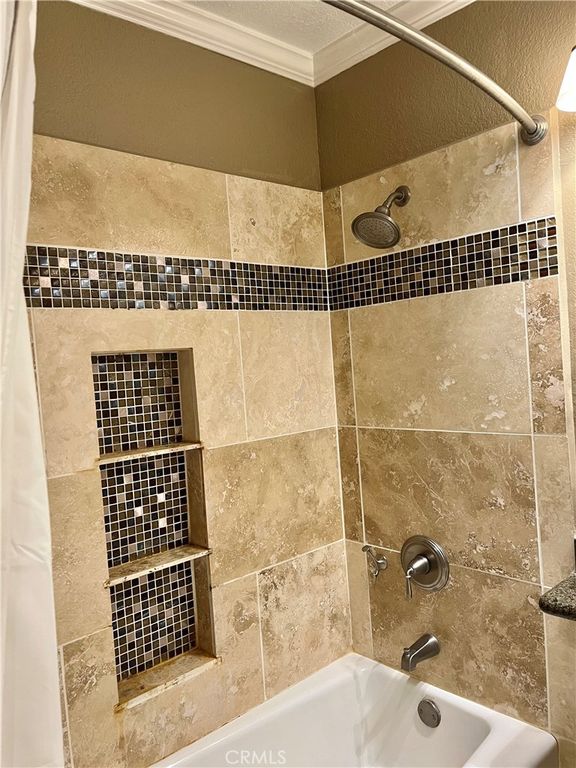 Image 13 of property listing at 109 Rockledge Lane, Lake Arrowhead, CA 92352