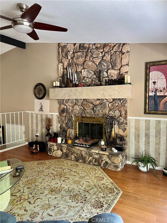 Image 2 of property listing at 109 Rockledge Lane, Lake Arrowhead, CA 92352