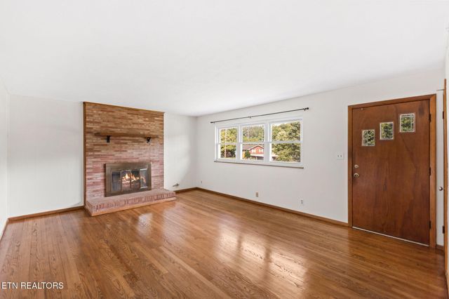 1025 Lancewood Drive, Knoxville, TN 37920