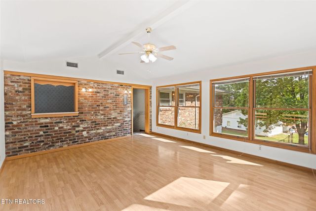 1025 Lancewood Drive, Knoxville, TN 37920