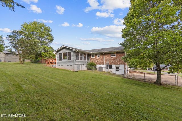 1025 Lancewood Drive, Knoxville, TN 37920