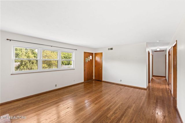 1025 Lancewood Drive, Knoxville, TN 37920