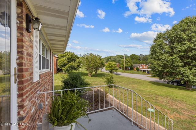 1025 Lancewood Drive, Knoxville, TN 37920