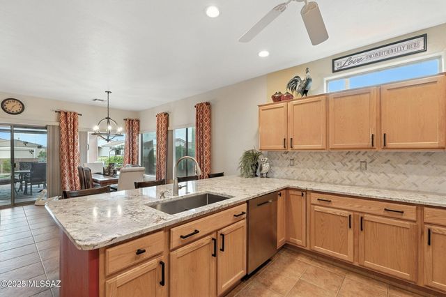 2323 S Via Pompilo, Green Valley, AZ 85614