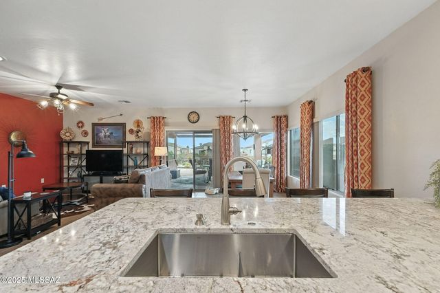 2323 S Via Pompilo, Green Valley, AZ 85614