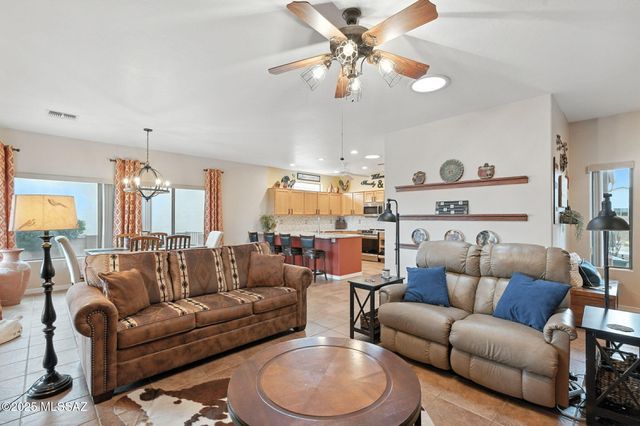 2323 S Via Pompilo, Green Valley, AZ 85614