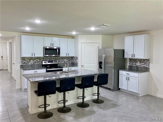 614 W Fairways View Drive, Beverly Hills, FL 34465