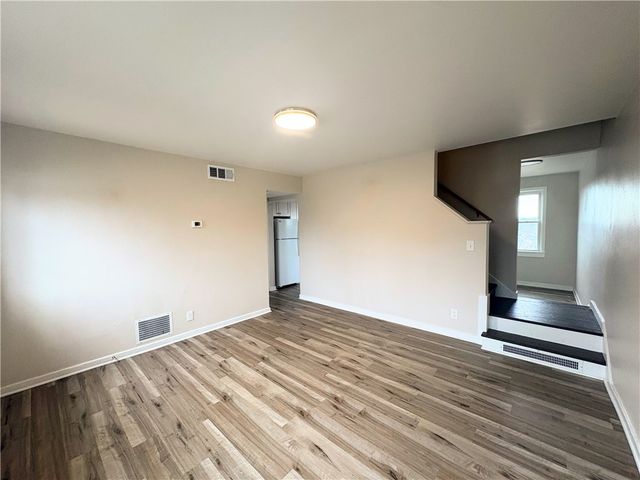 360 Hemlock Dr, Coraopolis, PA 15108