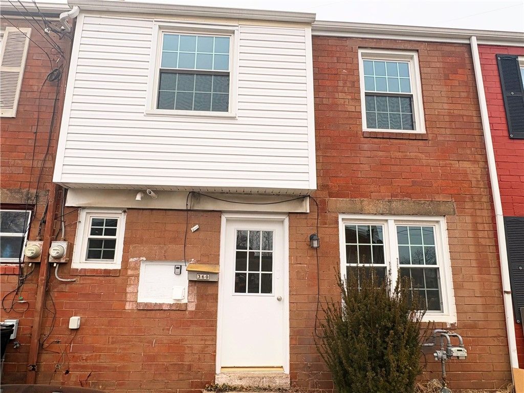 360 Hemlock Dr, Coraopolis, PA 15108