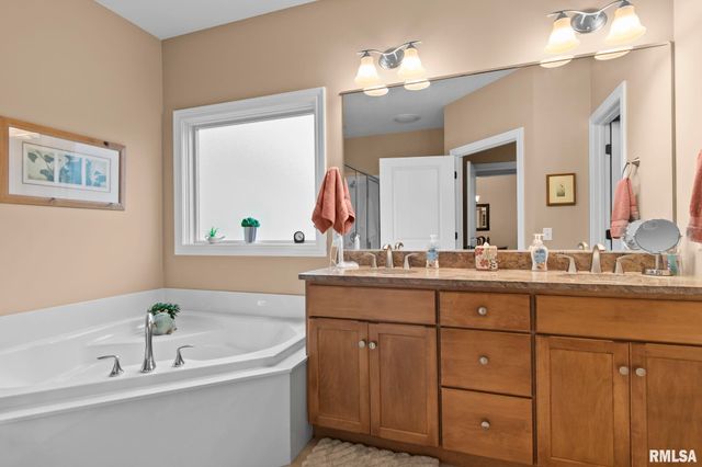 2216 Charlack Avenue, Springfield, IL 62704