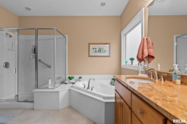 2216 Charlack Avenue, Springfield, IL 62704