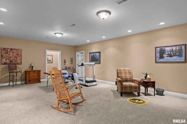 2216 Charlack Avenue, Springfield, IL 62704